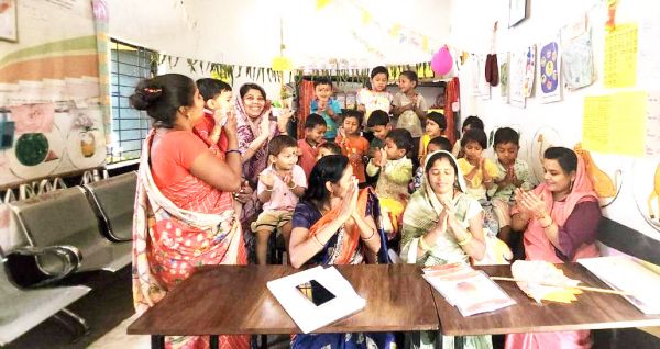 आंगनबाड़ी के बच्चों को  खेल सामान वितरित