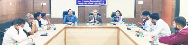 नेताओं को दिलाई आचार संहिता का पालन करने की शपथ, नामांकन में सावधानी रखने भी कहा