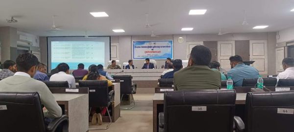 आचार संहिता के अनुरूप  हों कार्य- कलेक्टर 