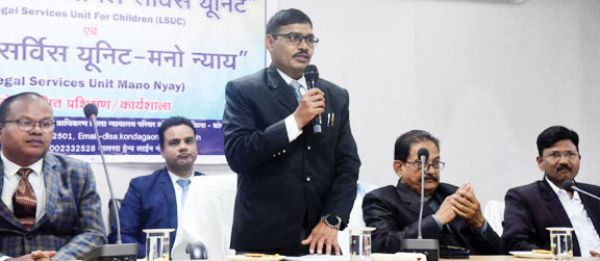 बच्चों को मुकदमा दायर करने या बचाव के लिए मुफ्त कानूनी सहायता का अधिकार