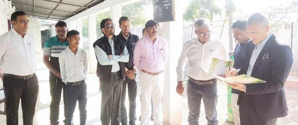 कलेक्टर निरीक्षण करने पहुंचे डीईओ दफ्तर, 21 अधिकारी-कर्मचारी मिले गायब, सभी को नोटिस