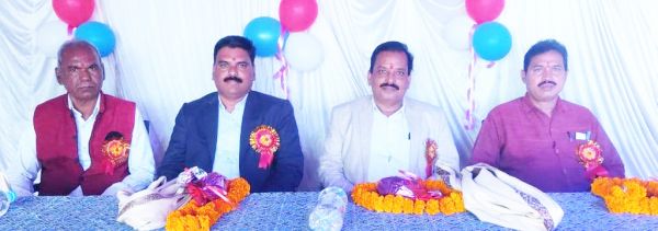 विद्यार्थी कला कौशल, परीक्षा में उत्कृष्ट प्रदर्शन कर एक लम्बी लकीर खींचे - डीईओ