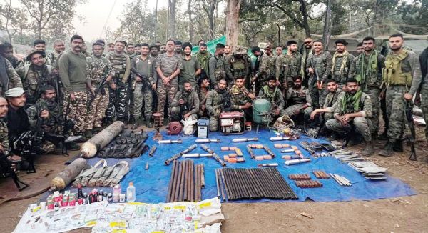 गुफा में नक्सलियों के हथियारों का जखीरा मिला, विस्फोटक-हथियार बनाते थे