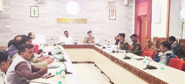 हेलमेट नहीं लगाने वालों पर  करें कार्रवाई- कलेक्टर