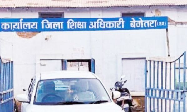 स्कूलों में सहायक शिक्षकों की संविदा भर्ती में मनमानी  का आरोप, डीएड वालों को किया जा रहा दरकिनार