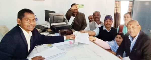 अध्यक्ष पद के लिए सावित्री साहू और पार्षदों ने दाखिल किया नामांकन