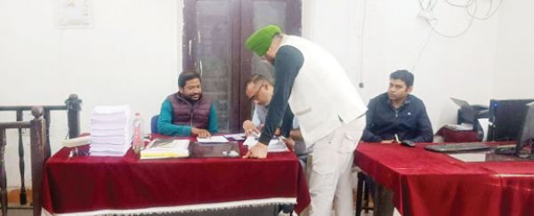 पार्षदों के लिए 42 नामांकन पत्र खरीदे, 2 का नामांकन दाखिल