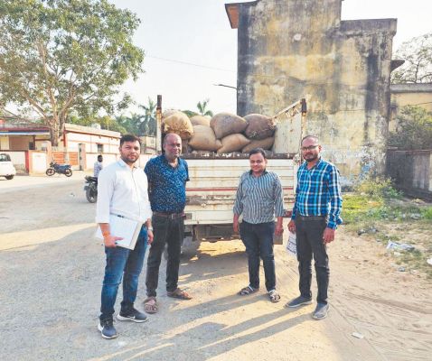 अवैध धान परिवहन, पिकअप से 40 कट्टा धान जब्त