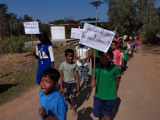 प्राथमिक शाला खैरगुड़ा के विद्यार्थियों ने मतदान जागरूकता रैली निकाली