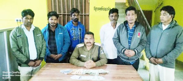 6 जुआरी गिरफ्तार, 12 हजार 700 रू. नगदी रकम जब्त