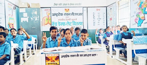 अल्ट्राटेक रावन सीएसआर ने 105 सेट बेंच डेस्क सेट किया वितरित