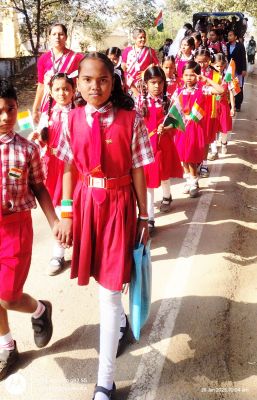 हाईटस स्कूल के बच्चों में भी दिखा उत्साह, निकाली प्रभात फेरी