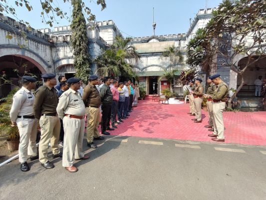 पुलिसकर्मियों ने ली मताधिकार की शपथ
