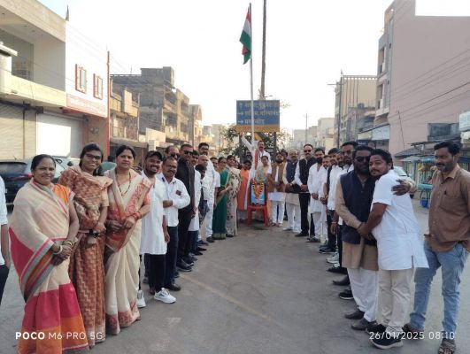 जगह-जगह फहराया तिरंगा