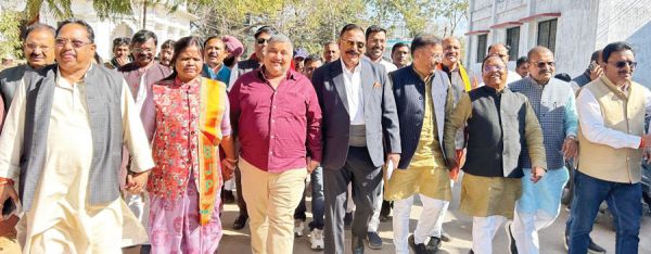 भाजपा मेयर प्रत्याशी मंजूषा भगत ने दाखिल किया नामांकन