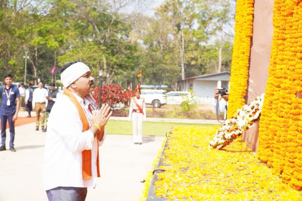 उप मुख्यमंत्री ने अमर जवान ज्योति में शहीदों  को दी श्रद्धांजलि