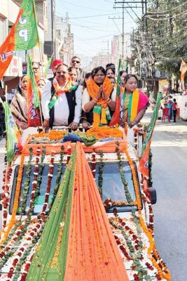 भाजपा महापौर प्रत्याशी मंजूषा संग पार्षद प्रत्याशियों की निकली नामांकन रैली