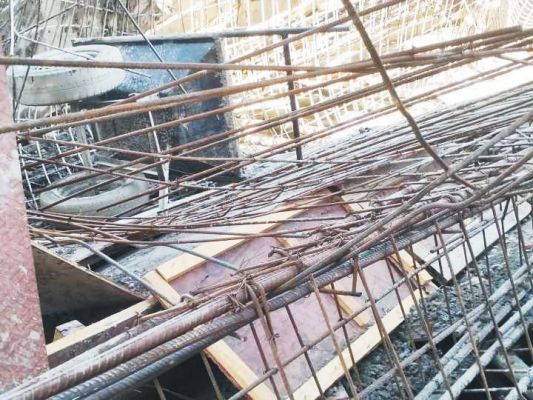 चर्च निर्माण के दौरान सेंट्रिंग गिरी, 6 मजदूर गंभीर