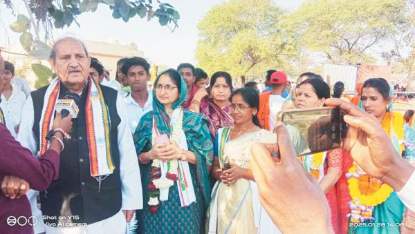 कांग्रेस व भाजपा प्रत्याशियों ने किया नामांकन दाखिल