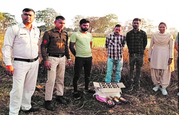 चुनाव के दौरान डंप एमपी की शराब जब्त, 2 गिरफ्ता