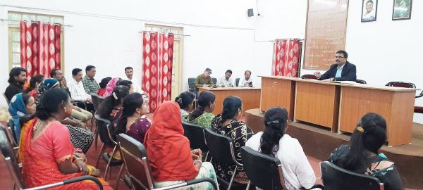निगम आयुक्त ने ली सेंटर प्रभारियों की बैठक