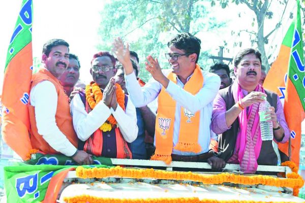 नामांकन रैली निकाल भाजपा मेयर प्रत्याशी  व 48 वार्डों के पार्षद प्रत्याशी ने भरा पर्चा