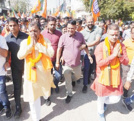 भाजपा के नपा अध्यक्ष-पार्षद प्रत्याशियों ने रैली निकाल नामांकन भरे