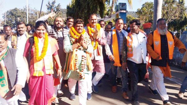 रैली निकाल भाजपा मेयर प्रत्याशी समेत 40 पार्षद प्रत्याशियों ने दाखिल किया नामांकन