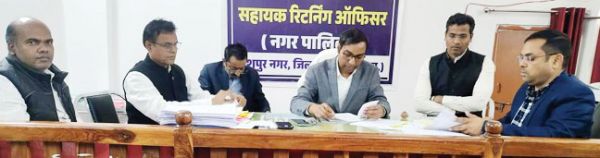 पालिका अध्यक्ष के लिए 3 व पार्षद के लिए 53 नामांकन दाखिल