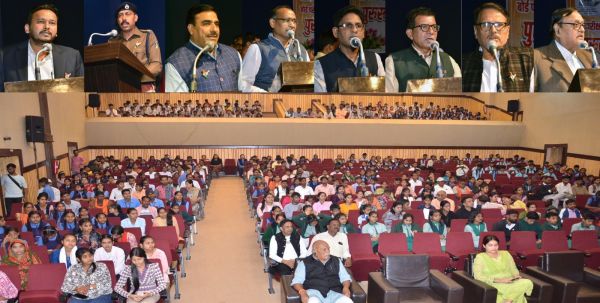 बोर्ड परीक्षा, प्रतियोगी परीक्षाओं में शामिल होने वाले विद्यार्थियों के लिए मोटिवेशनल क्लास
