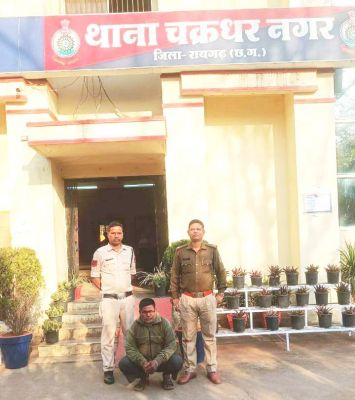 ग्रामीणों को लोन का लालच देकर ठगी, फर्जी बैंककर्मी गिरफ्तार