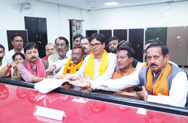 रायगढ़ नगर निगम: महापौर के लिए 9 एवं पार्षद पद के लिए 177 अभ्यर्थियों ने जमा किया नामांकन