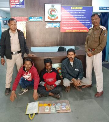 जुआ खेलते 3 आरोपी गिरफ्तार
