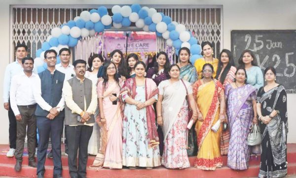 लाईफ केयर कॉलेज ऑफ नर्सिंग में प्रवेशोत्सव