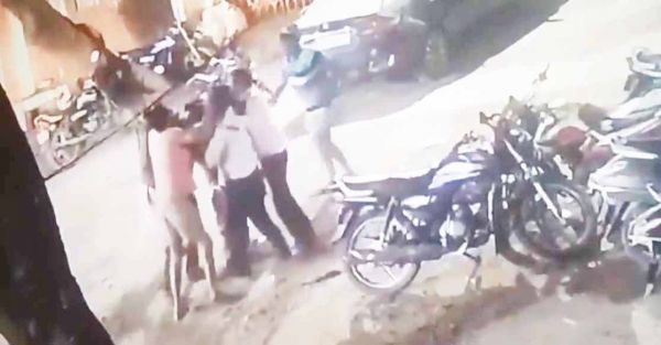 मारपीट में पिता की मौत, बेटे ने एसपी से लगाई न्याय की गुहार