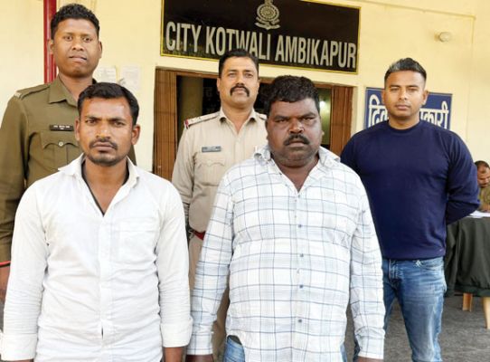 ट्रैफिक पुलिसकर्मियों से गाली-गलौज, 2 आरोपी गिरफ्तार