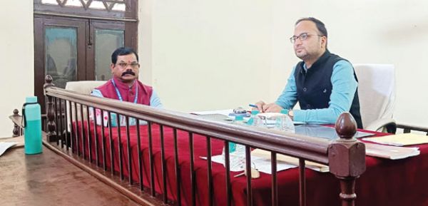 जिपं सदस्य के लिए 10 नामांकन पत्र खरीदे, 18 ने किया नामांकन दाखिल