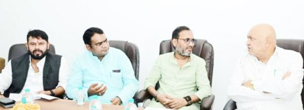 दोपहर कांग्रेस के दिग्गजों की बैठक, शाम को इस्तीफा, रात को आशीष बने अध्यक्ष 