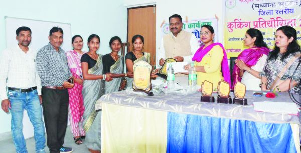 जिला स्तर कुकिंग स्पर्धा,  10 टीमों ने लिया हिस्सा