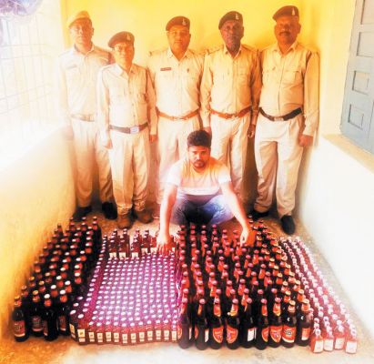 तेलंगाना की शराब जब्त, आरोपी बंदी