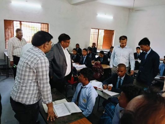 गुणवत्ताहीन शिक्षा व विषय के प्रति  समझ स्तरहीन, दो शिक्षक निलंबित