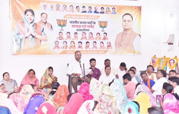 नपं भखारा में विधायक चन्द्राकर ने किया चुनाव कार्यालय का उद्घाटन