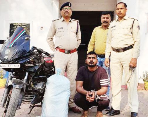 गांजा संग तस्कर गिरफ्तार 