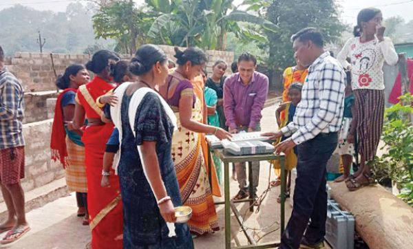 मतदाता जागरूकता अभियान, ईवीएम का प्रदर्शन कर दी जानकारी