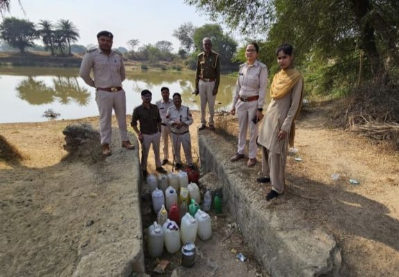 2.6 लाख की महुआ  शराब जब्त