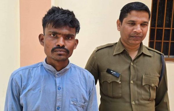 चाकू लहराते युवक गिरफ्तार