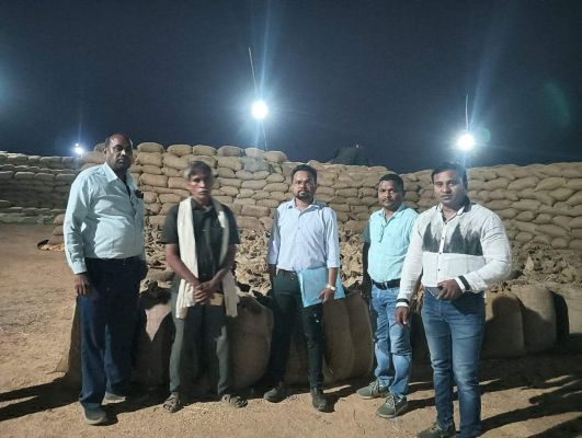 100 कट्टा धान जब्त