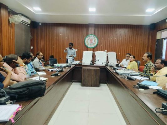 मास्टर ट्रेनर्स ने ईवीएम के बारे में जानकारी दी