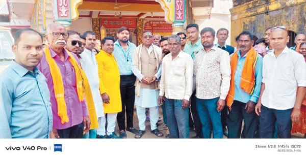 देवांगन समाज ने किया राघोबा महाडिक़ का सम्मान