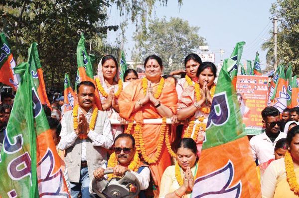 भाजपा समर्थित जिपं सदस्य प्रत्याशियों ने नामांकन रैली निकाल किया शक्ति प्रदर्शन